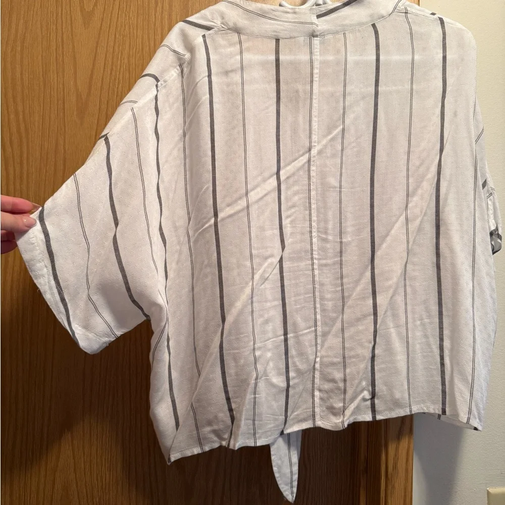 Reitmans White and Gray Striped Blouse - Picture 2 of 5
